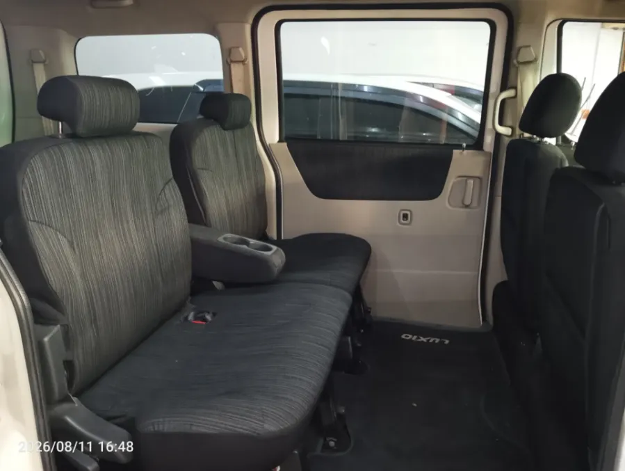Foto Mobil Bekas Kabin Belakang Daihatsu Luxio 1.5 X tahun 2021