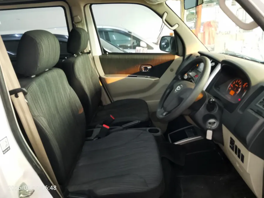 Foto Mobil Bekas Kabin Depan Daihatsu Luxio 1.5 X tahun 2021