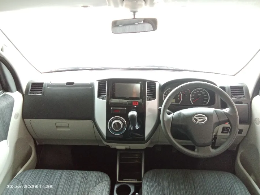 Foto Mobil Bekas Dashboard Daihatsu Luxio 1.5 X tahun 2024