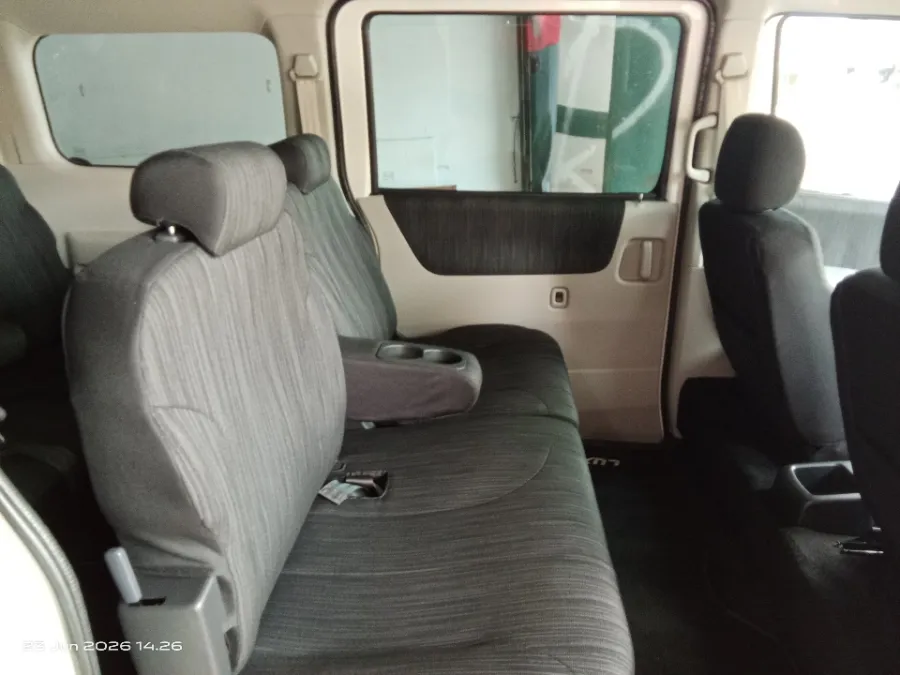Foto Mobil Bekas Kabin Belakang Daihatsu Luxio 1.5 X tahun 2024