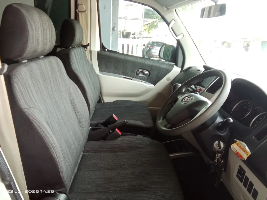 Foto Mobil Bekas Kabin Depan Daihatsu Luxio 1.5 X tahun 2024