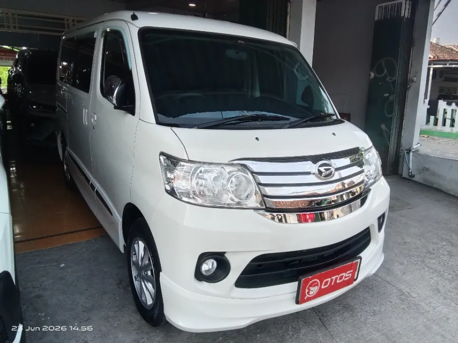 Foto Mobil Bekas Kanan Depan Daihatsu Luxio 1.5 X tahun 2024