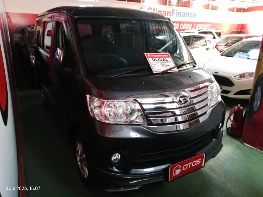 Foto Mobil Bekas Kanan Depan Daihatsu Luxio 1.5 X tahun 2024