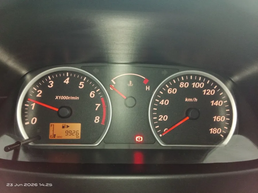 Foto Mobil Bekas Odometer Daihatsu Luxio 1.5 X tahun 2024