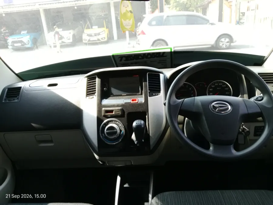 Foto Mobil Bekas Dashboard Daihatsu Luxio 1.5 X tahun 2025