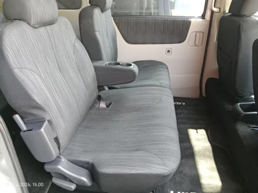 Foto Mobil Bekas Kabin Belakang Daihatsu Luxio 1.5 X tahun 2025