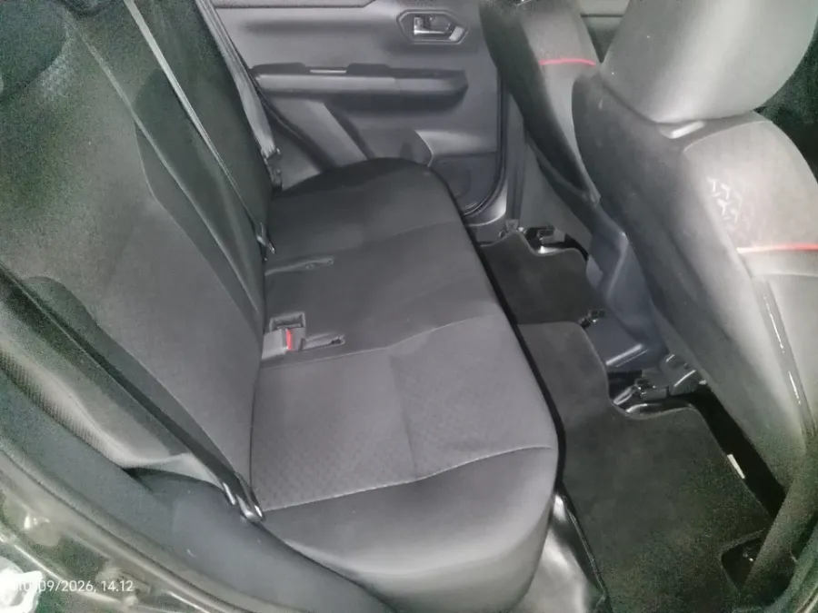 Foto Mobil Bekas Kabin Belakang Daihatsu Rocky 1.0 R tahun 2021