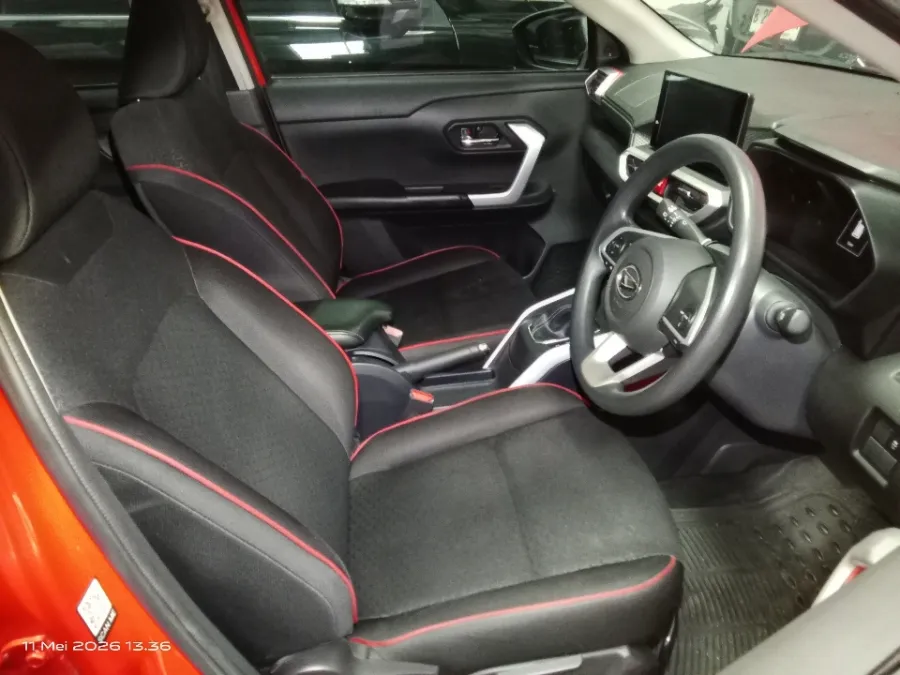 Foto Mobil Bekas Kabin Depan Daihatsu Rocky 1.0 R tahun 2021