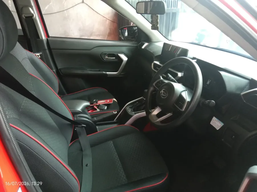 Foto Mobil Bekas Kabin Depan Daihatsu Rocky 1.0 R tahun 2021