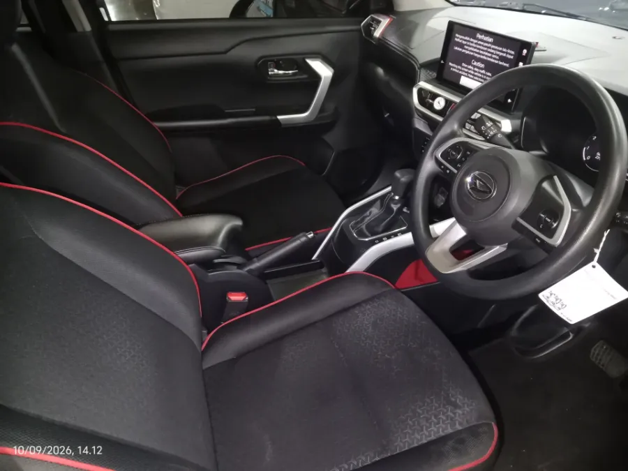 Foto Mobil Bekas Kabin Depan Daihatsu Rocky 1.0 R tahun 2021