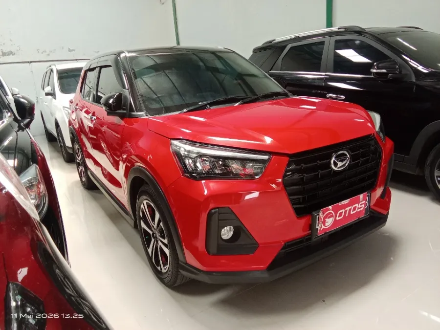 Foto Mobil Bekas Kanan Depan Daihatsu Rocky 1.0 R tahun 2021