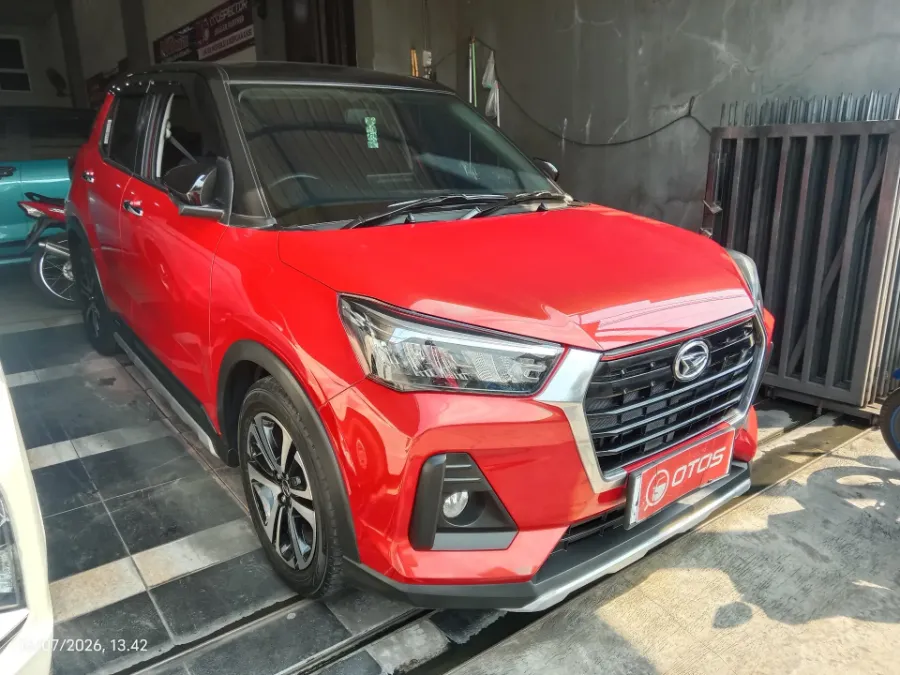 Foto Mobil Bekas Kanan Depan Daihatsu Rocky 1.0 R tahun 2021