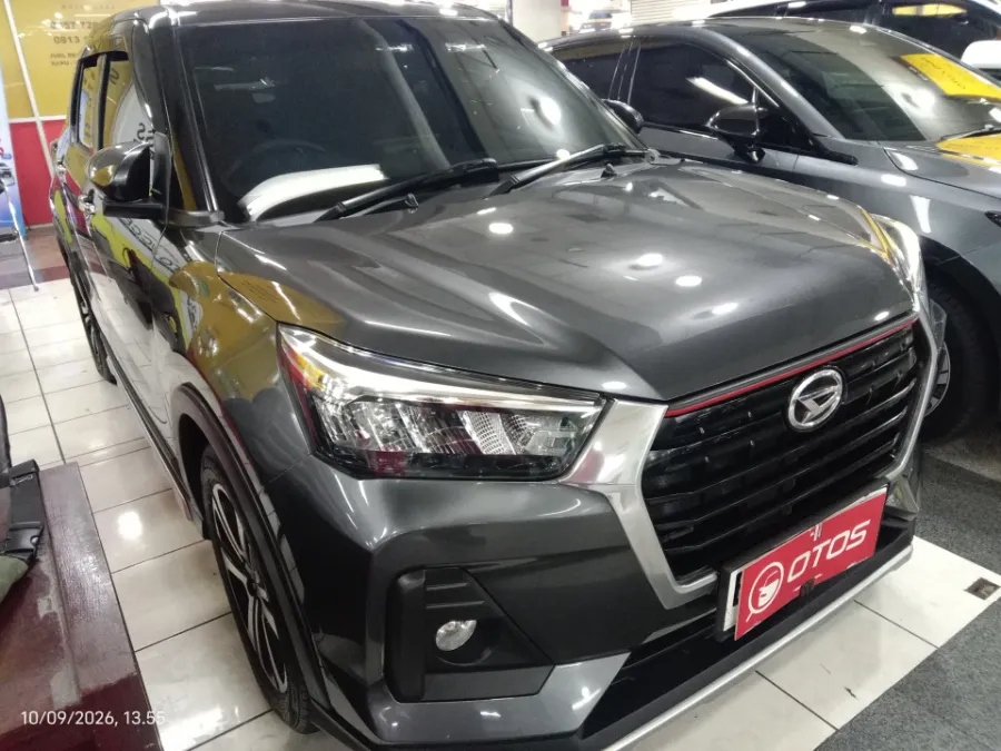 Foto Mobil Bekas Kanan Depan Daihatsu Rocky 1.0 R tahun 2021
