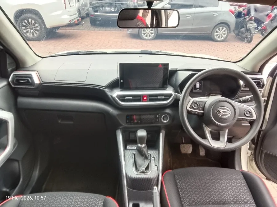 Foto Mobil Bekas Dashboard Daihatsu Rocky 1.0 R tahun 2022