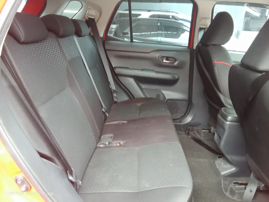 Foto Mobil Bekas Kabin Belakang Daihatsu Rocky 1.0 R tahun 2022