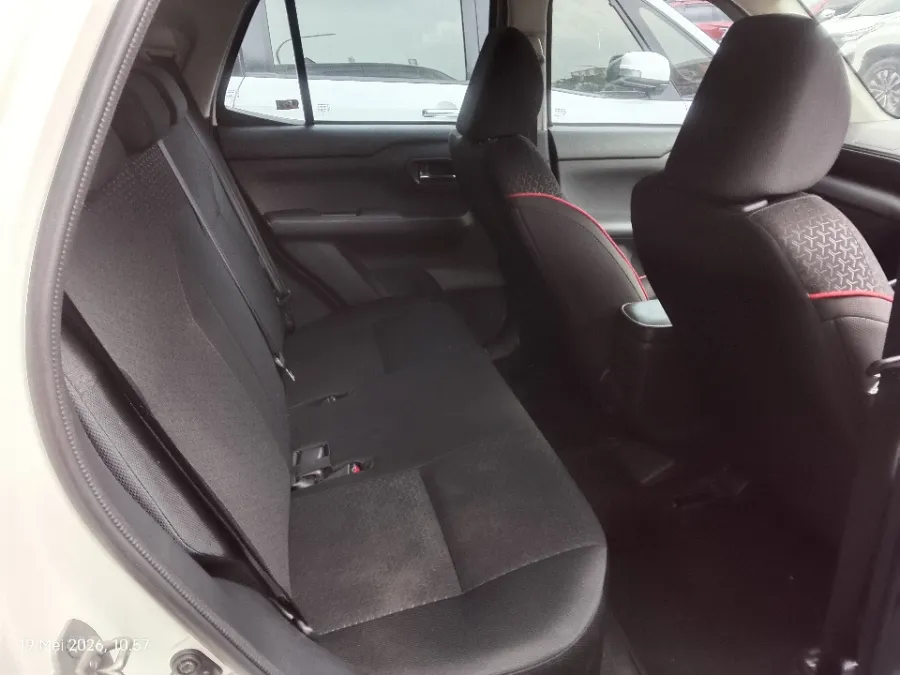 Foto Mobil Bekas Kabin Belakang Daihatsu Rocky 1.0 R tahun 2022