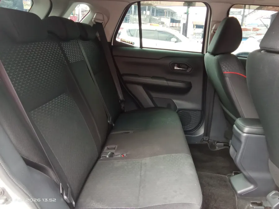 Foto Mobil Bekas Kabin Belakang Daihatsu Rocky 1.0 R tahun 2022