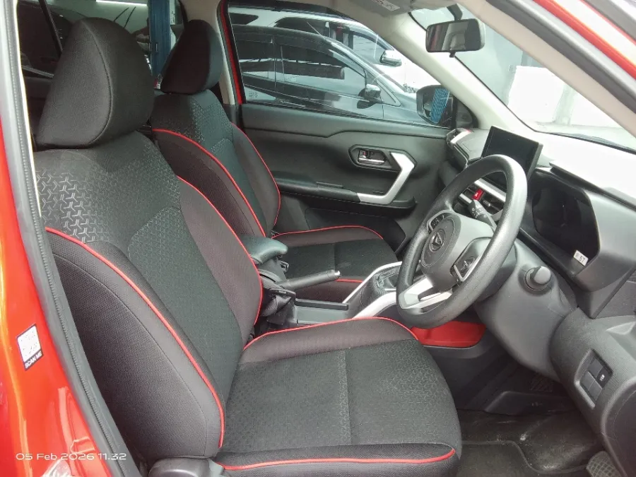 Foto Mobil Bekas Kabin Depan Daihatsu Rocky 1.0 R tahun 2022