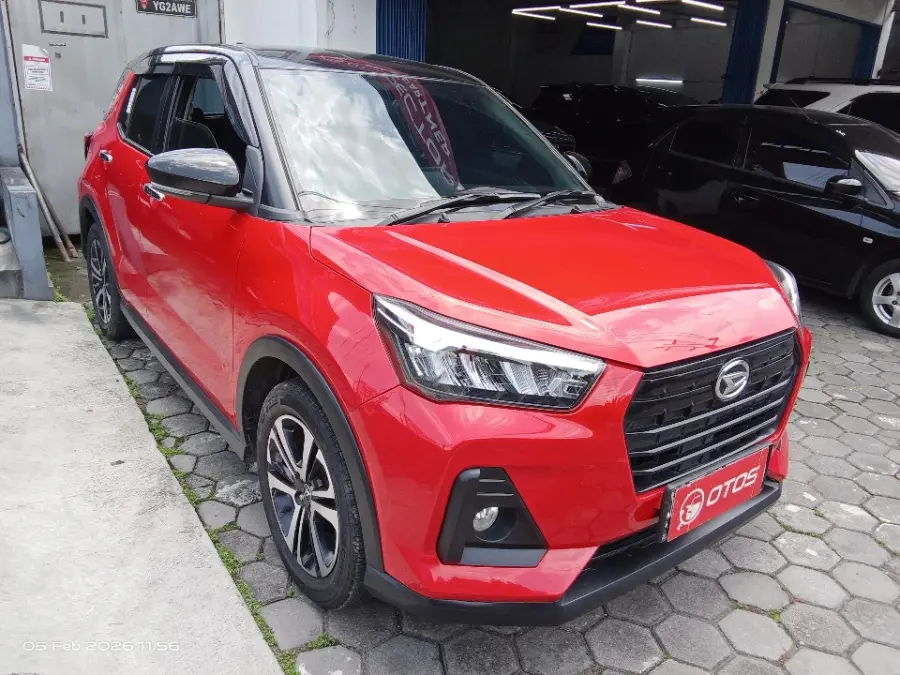 Foto Mobil Bekas Kanan Depan Daihatsu Rocky 1.0 R tahun 2022