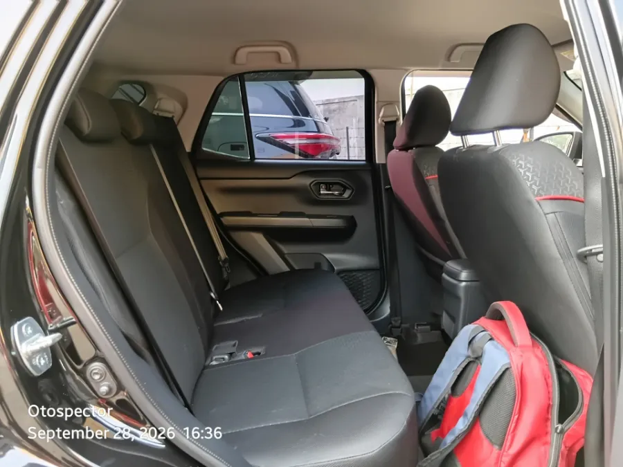 Foto Mobil Bekas Kabin Belakang Daihatsu Rocky 1.2 X tahun 2021