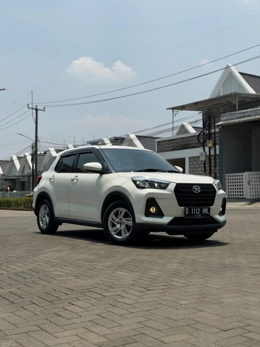 Foto Mobil Bekas Kanan Depan Daihatsu Rocky 1.2 X tahun 2021