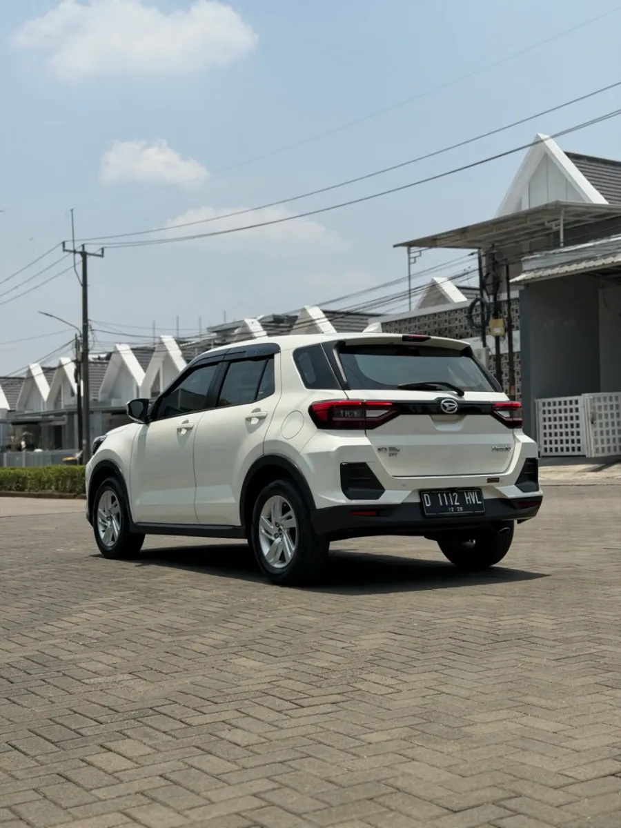 Foto Mobil Bekas Kiri Belakang Daihatsu Rocky 1.2 X tahun 2021