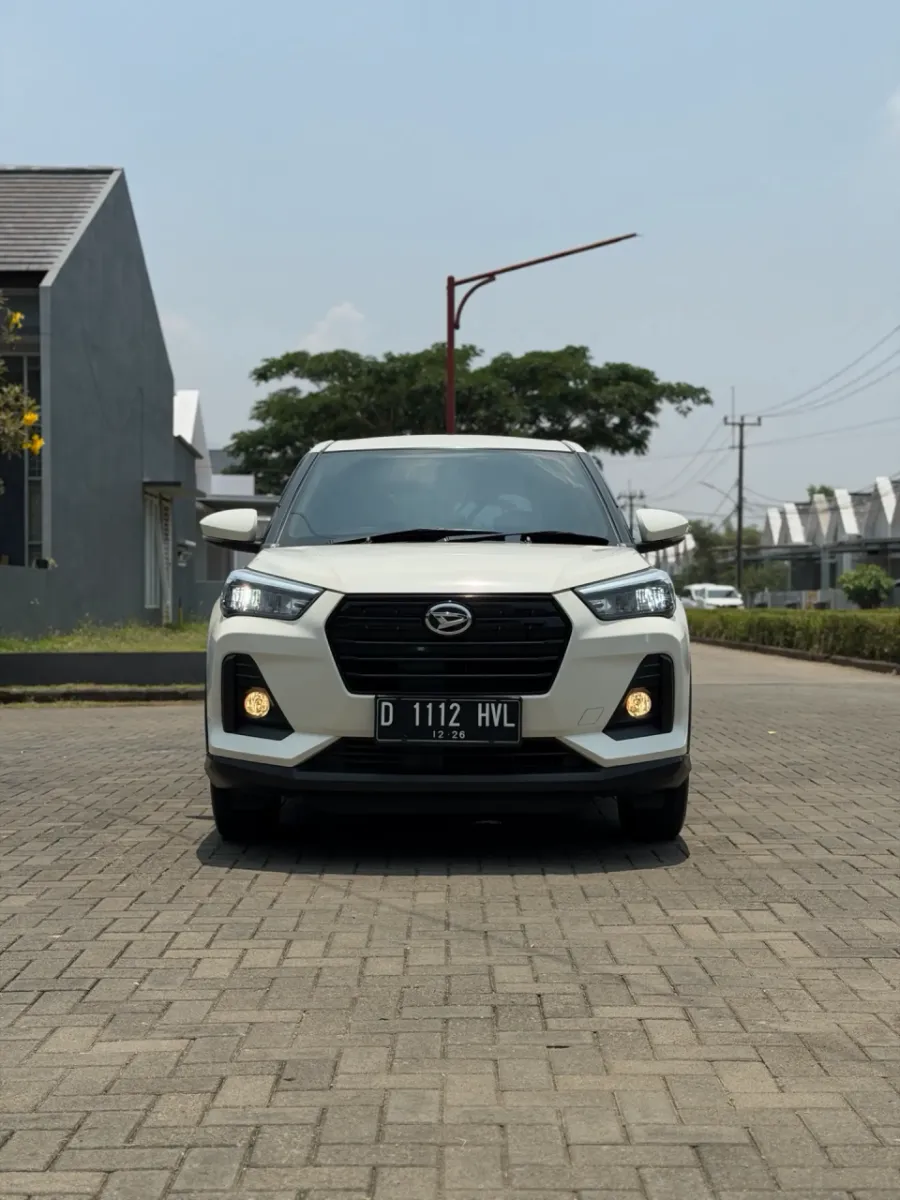 Foto Mobil Bekas Tampak Depan Daihatsu Rocky 1.2 X tahun 2021
