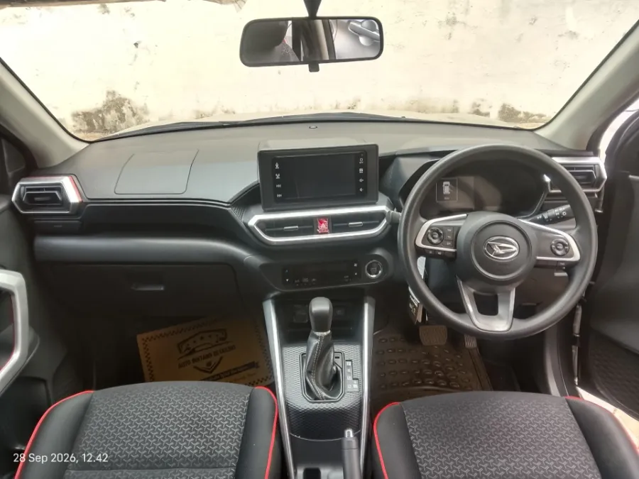 Foto Mobil Bekas Dashboard Daihatsu Rocky 1.2 X tahun 2023
