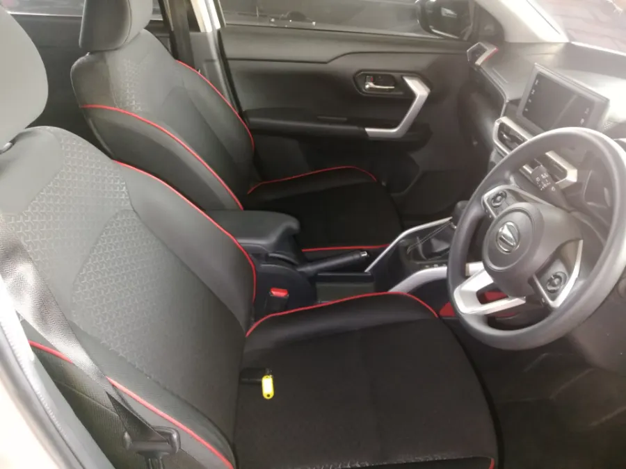 Foto Mobil Bekas Kabin Depan Daihatsu Rocky 1.2 X tahun 2023