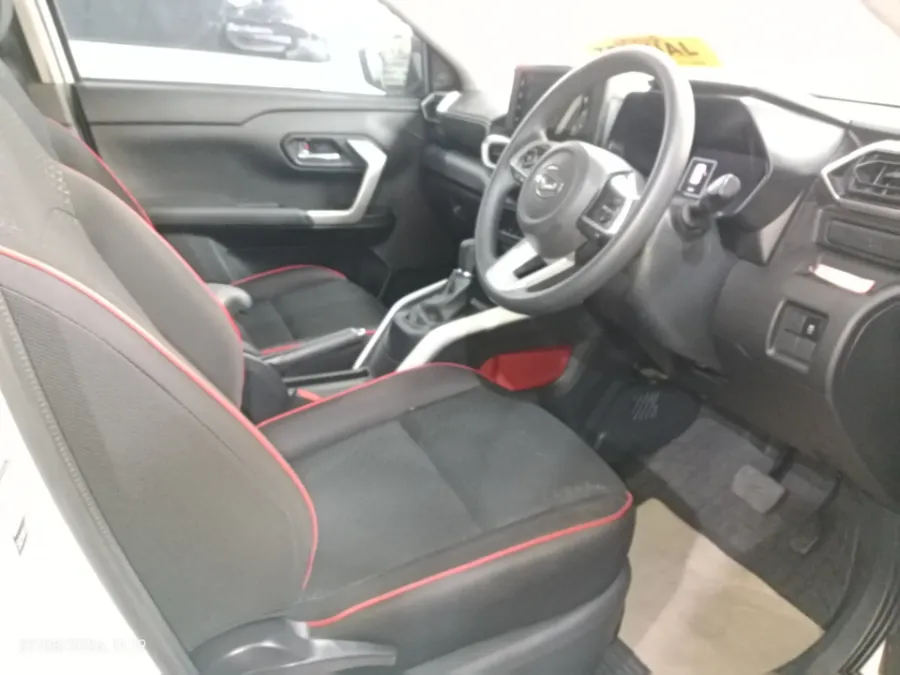 Foto Mobil Bekas Kabin Depan Daihatsu Rocky 1.2 X tahun 2023