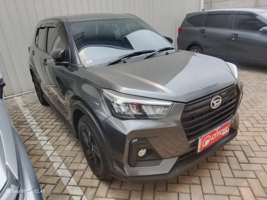 Foto Mobil Bekas Kanan Depan Daihatsu Rocky 1.2 X tahun 2023