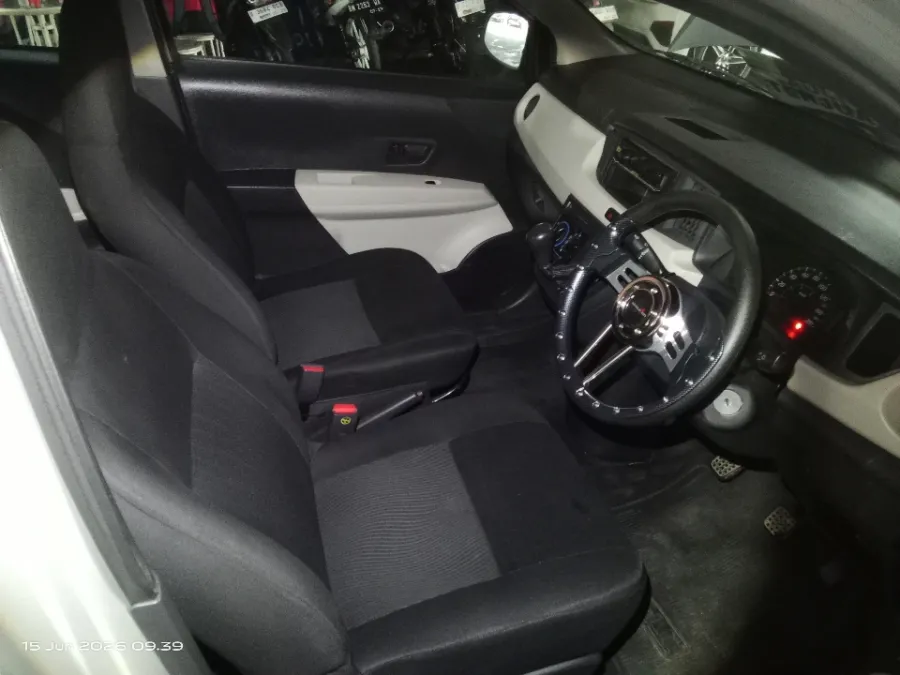 Foto Mobil Bekas Kabin Depan Daihatsu Sigra 1.0 D tahun 2019