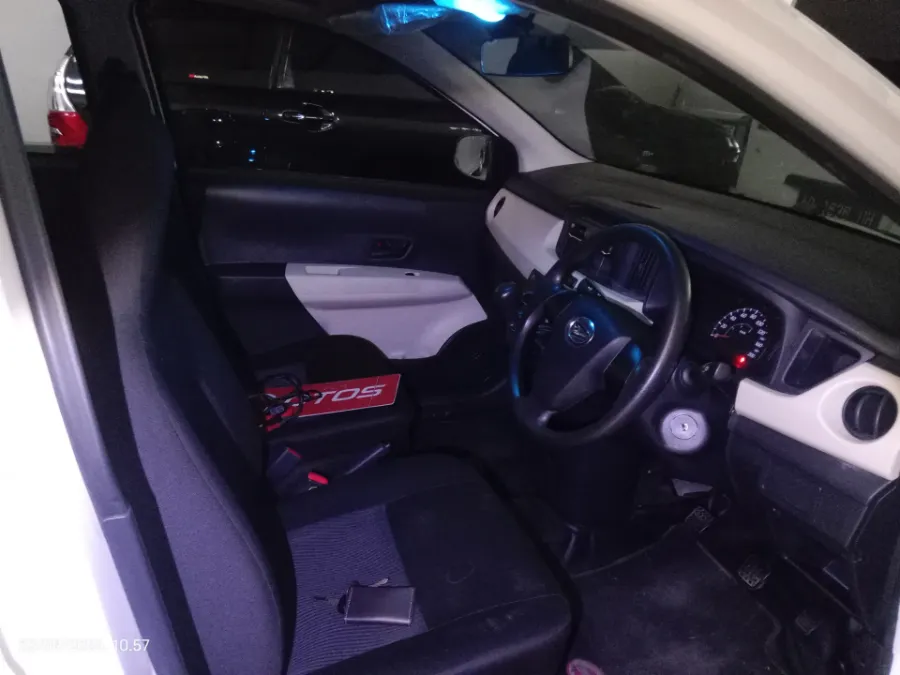 Foto Mobil Bekas Kabin Depan Daihatsu Sigra 1.0 D tahun 2019