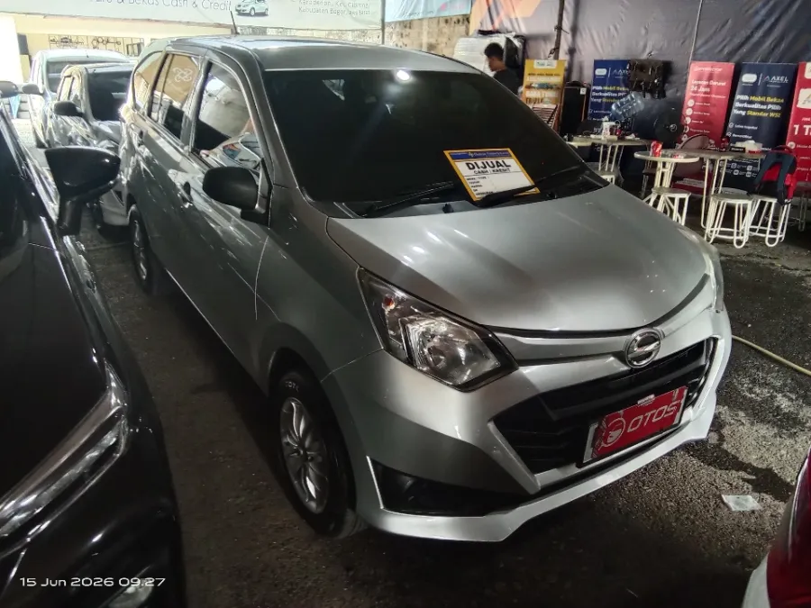Foto Mobil Bekas Kanan Depan Daihatsu Sigra 1.0 D tahun 2019