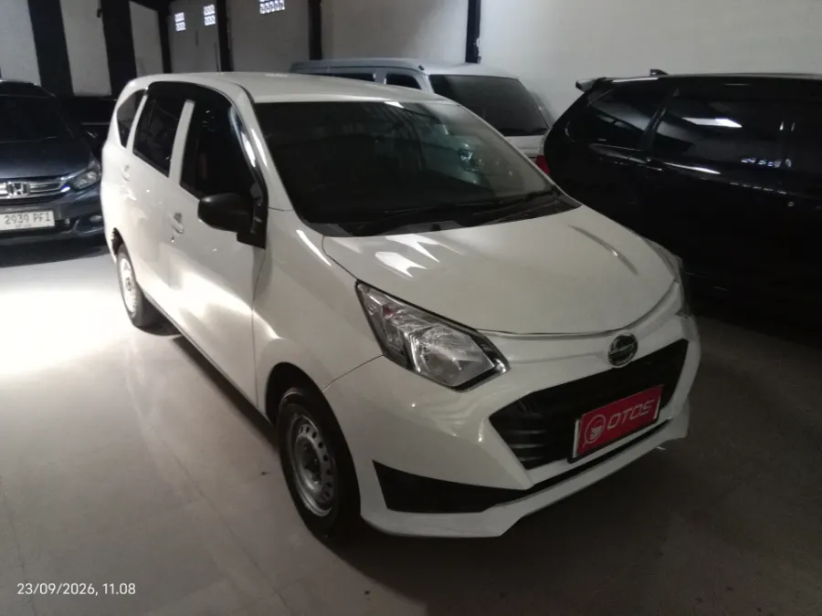 Foto Mobil Bekas Kanan Depan Daihatsu Sigra 1.0 D tahun 2019