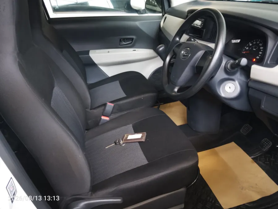 Foto Mobil Bekas Kabin Depan Daihatsu Sigra 1.0 D tahun 2021