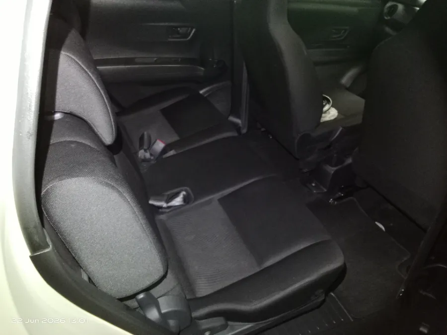Foto Mobil Bekas Kabin Belakang Daihatsu Sigra 1.0 D tahun 2022