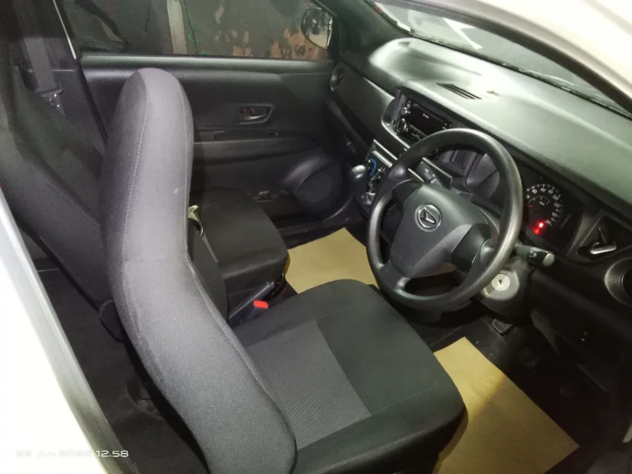Foto Mobil Bekas Kabin Depan Daihatsu Sigra 1.0 D tahun 2022