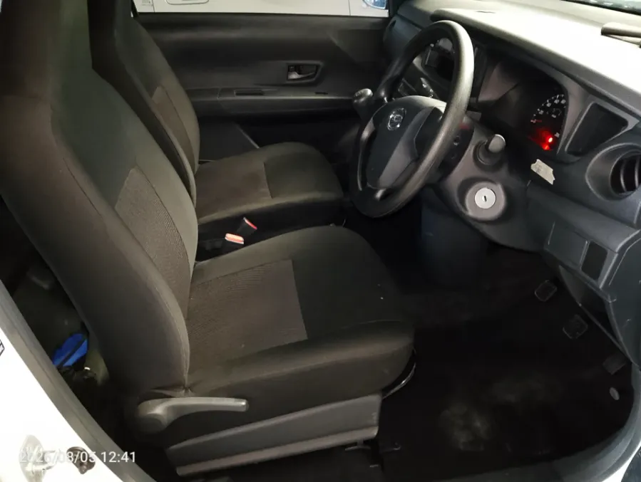Foto Mobil Bekas Kabin Depan Daihatsu Sigra 1.0 D tahun 2022