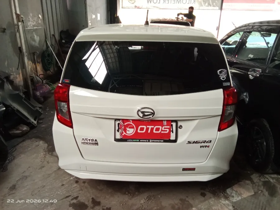 Foto Mobil Bekas Tampak Belakang Daihatsu Sigra 1.0 D tahun 2022