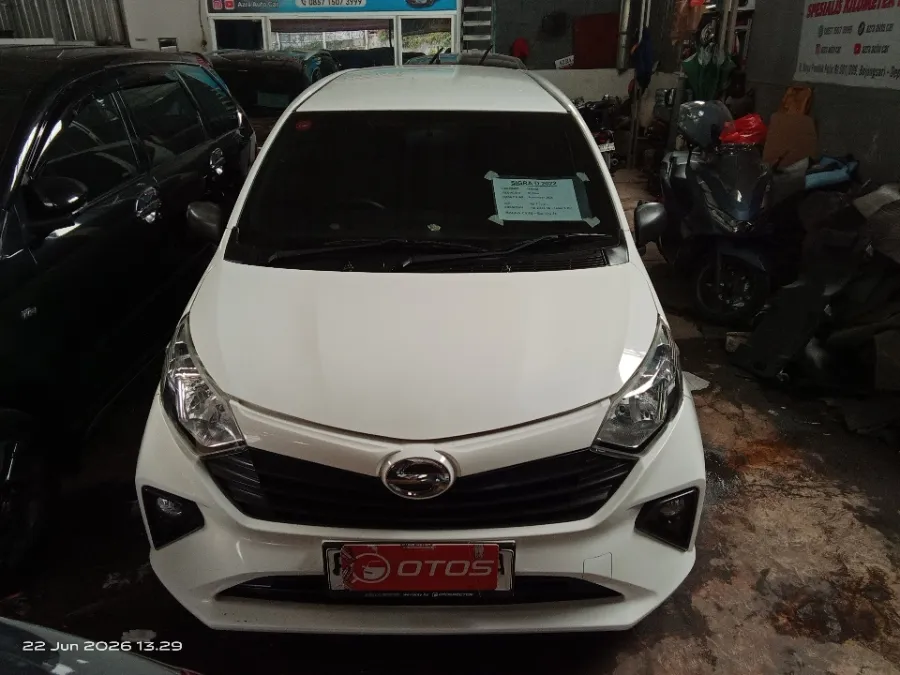 Foto Mobil Bekas Tampak Depan Daihatsu Sigra 1.0 D tahun 2022