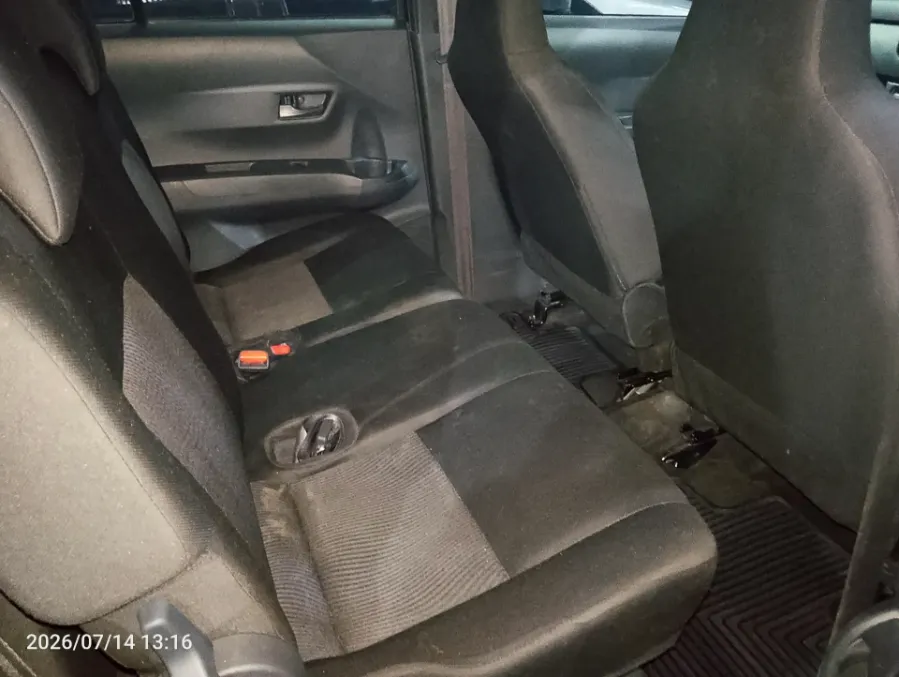Foto Mobil Bekas Kabin Belakang Daihatsu Sigra 1.0 D tahun 2023