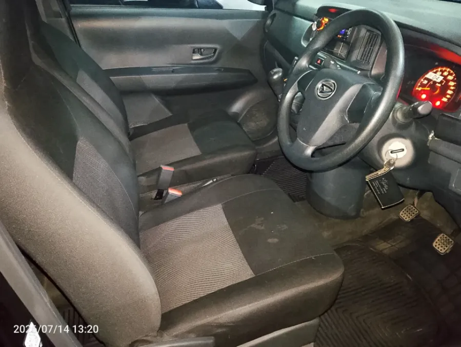 Foto Mobil Bekas Kabin Depan Daihatsu Sigra 1.0 D tahun 2023