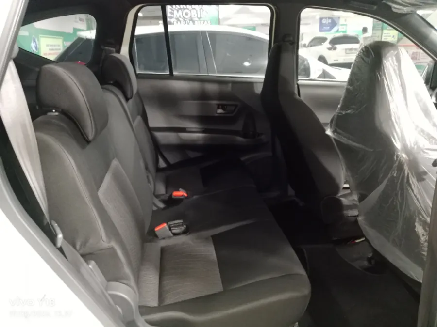 Foto Mobil Bekas Kabin Belakang Daihatsu Sigra 1.0 D tahun 2024