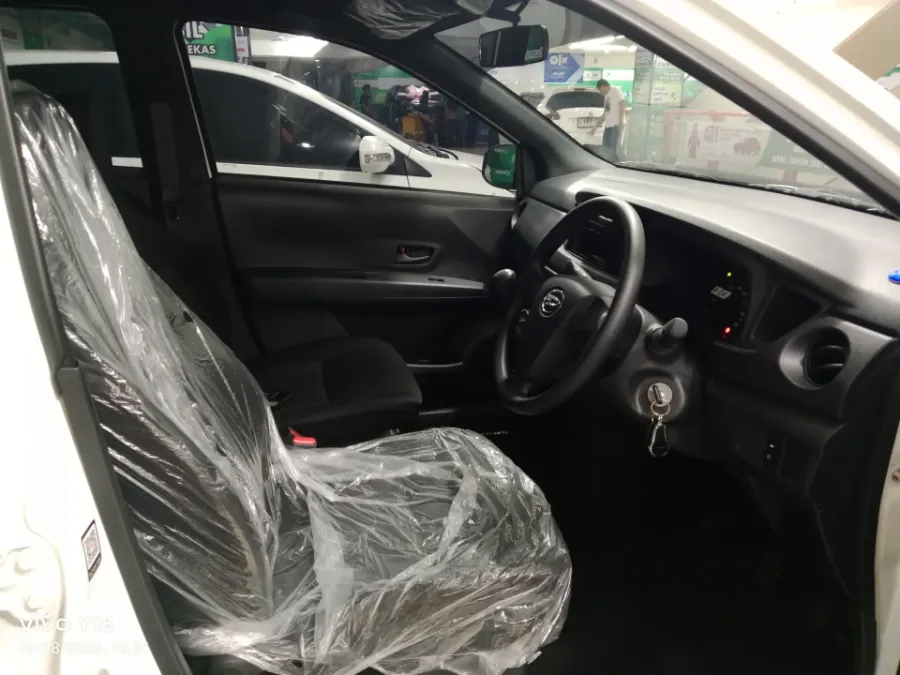 Foto Mobil Bekas Kabin Depan Daihatsu Sigra 1.0 D tahun 2024