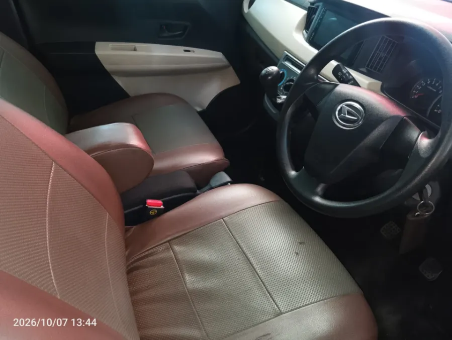 Foto Mobil Bekas Kabin Depan Daihatsu Sigra 1.0 M tahun 2019