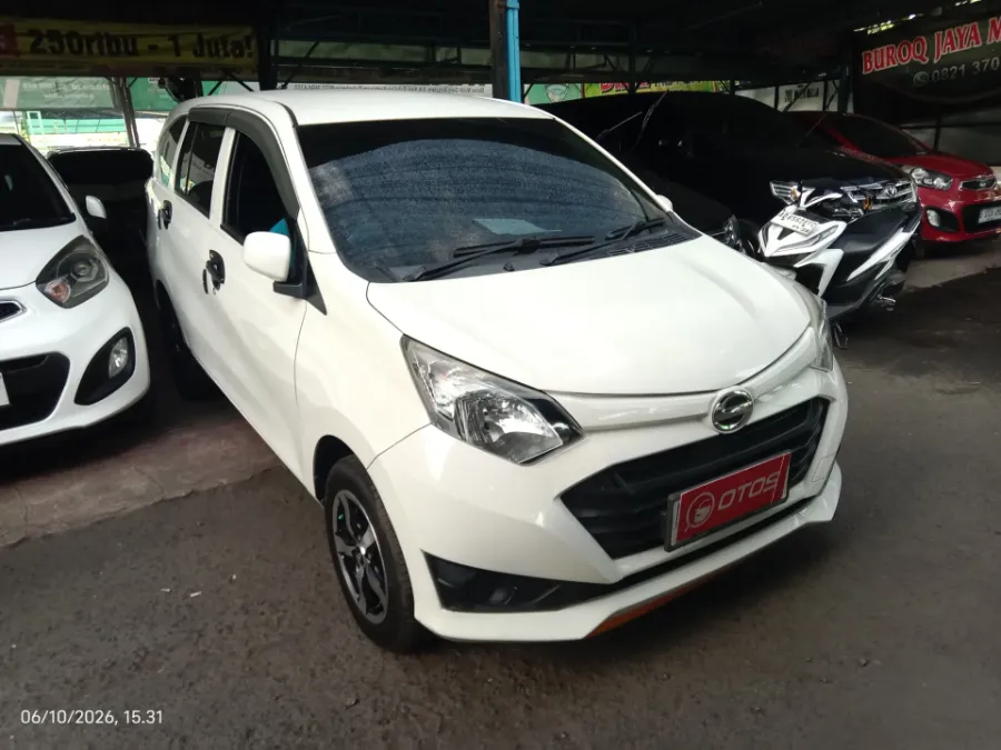 Foto Mobil Bekas Kanan Depan Daihatsu Sigra 1.0 M tahun 2019