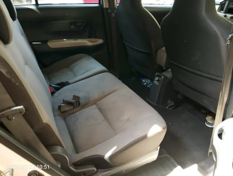 Foto Mobil Bekas Kabin Belakang Daihatsu Sigra 1.0 M tahun 2021