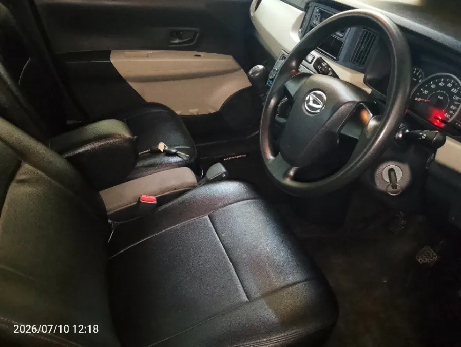 Foto Mobil Bekas Kabin Depan Daihatsu Sigra 1.0 M tahun 2021