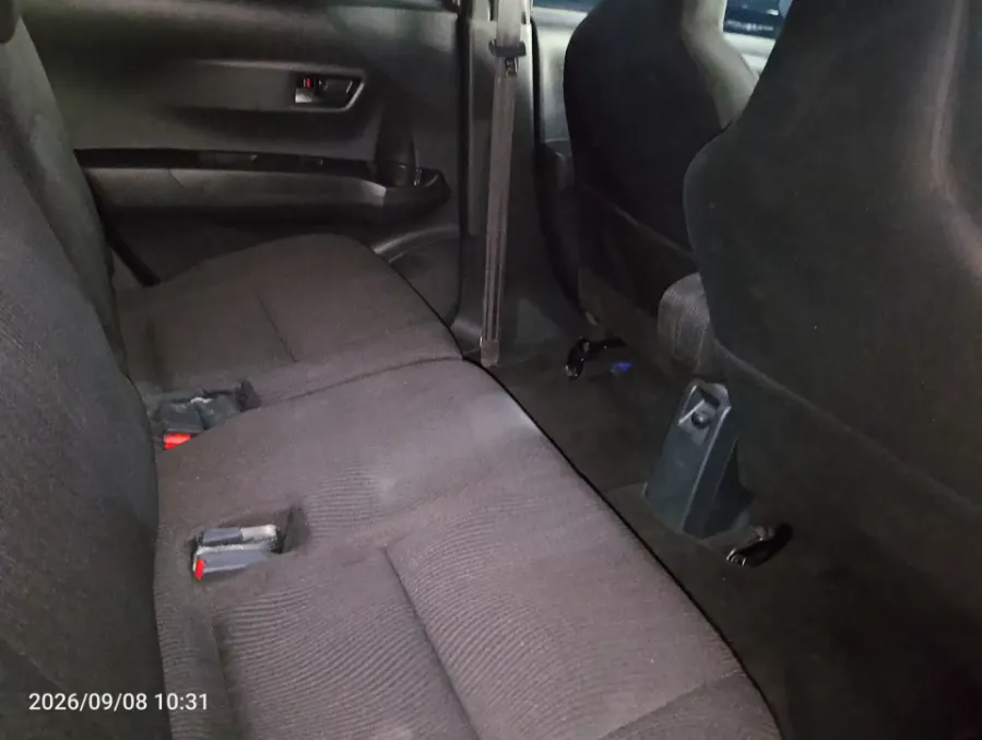 Foto Mobil Bekas Kabin Belakang Daihatsu Sigra 1.0 M tahun 2024